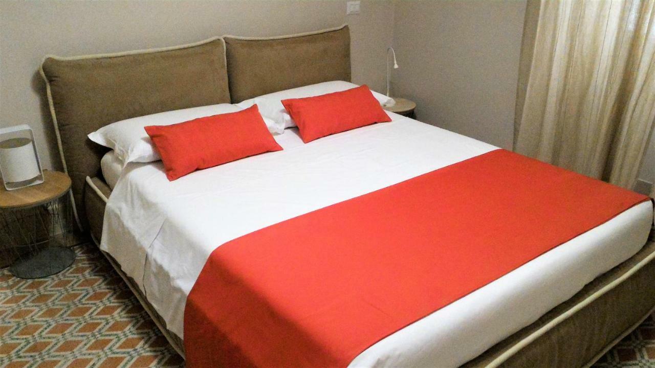 Casa Isabela Luxury Rooms Melfi Eksteriør billede